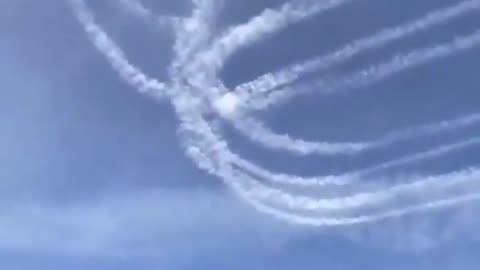 Chemtrail pilots being more creative with spraying the skies.