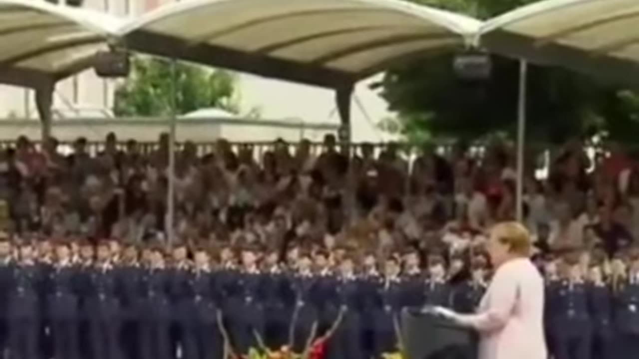 Muttis wichtige Botschaft an das Deutsche Volk