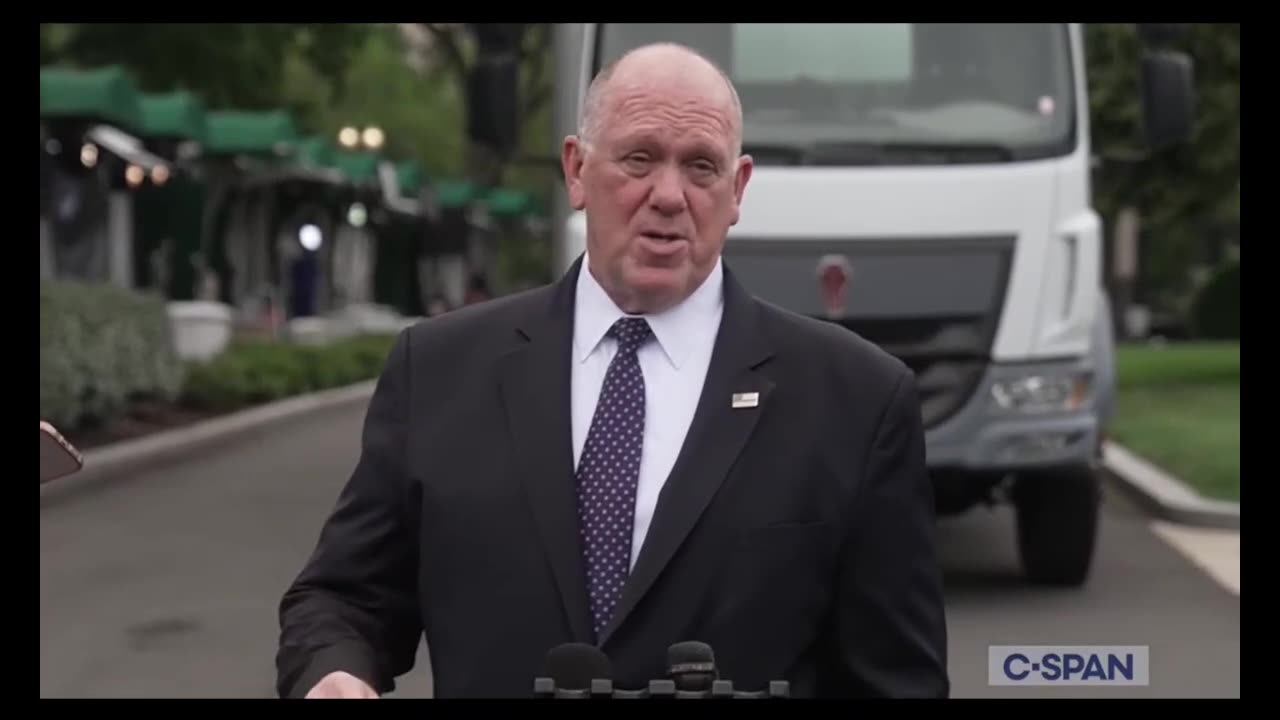 "Border Czar" Tom Homan Speaks to Reporters