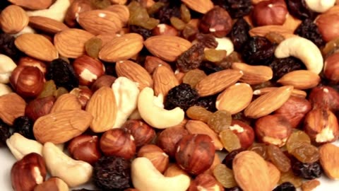 6 Best Nuts for Diabetics, Heart Health & Clogged Arteries