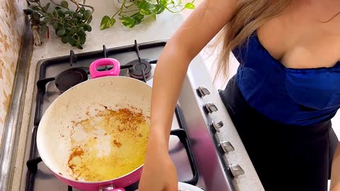 👗Cute Chef Cooks Juicy Chicken Thighs： Easy Recipe!＂ #homecook #deliciousrecipes #chickenth