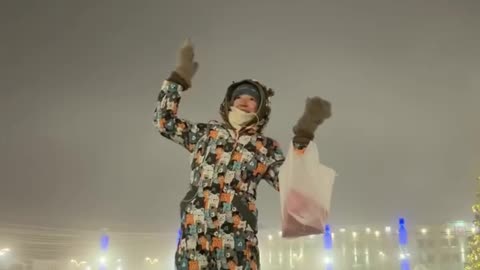 Una joven rusa desafía el frío extremo con 100.000 pasos a -40 °C