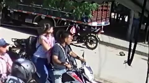 ¡Qué dolor! Niña de dos años murió en un espantoso accidente de tránsito en Aguachica
