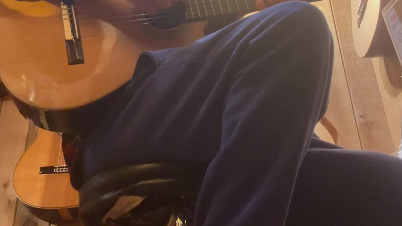 JT Wryte visits guitar center