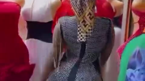 She got nice curves.