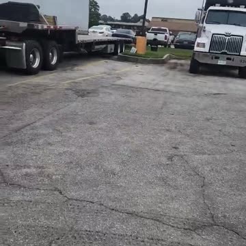 HIS FUEL TANK FELL OFF #ourtruckinglife #trucking #reallifetruckers #truckdriver #atruckerslife