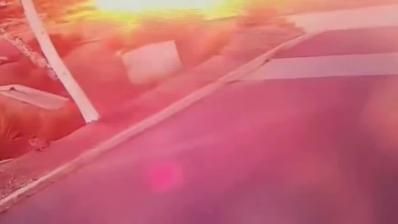 🚨😱 RUNAWAY CAR CAUGHT ON CAM 🚗💨