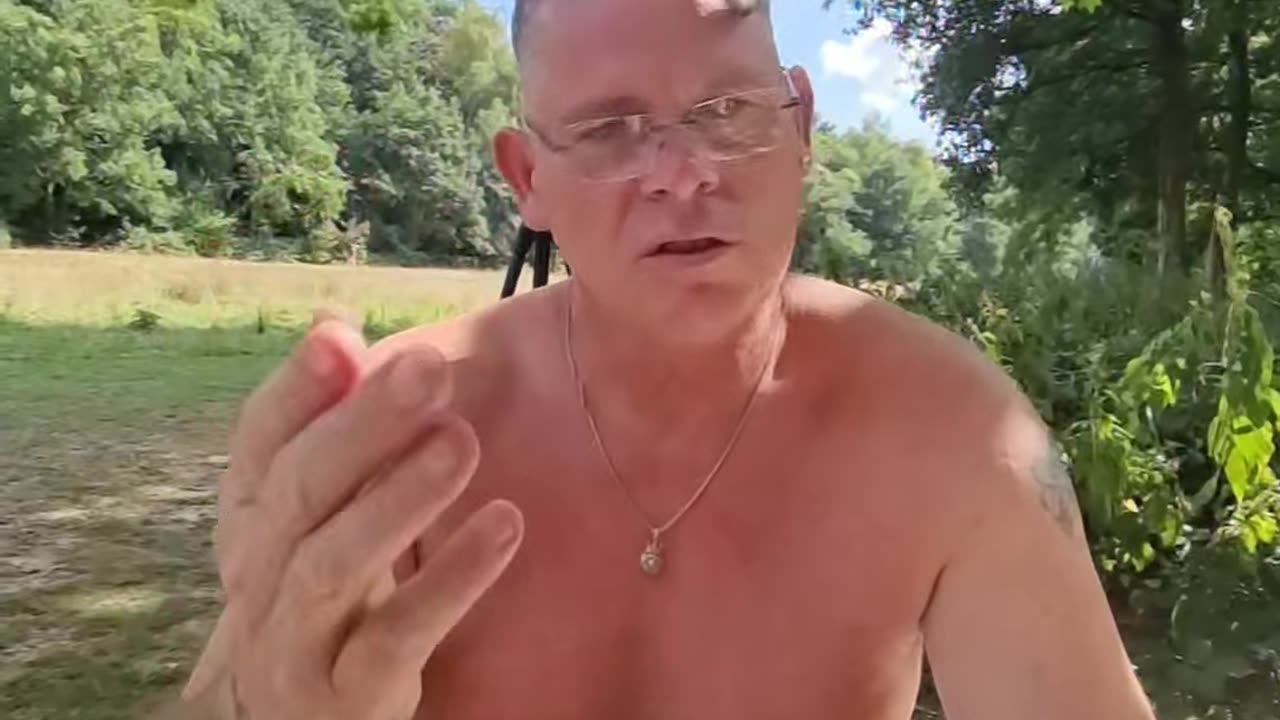 WHAT YOU'RE TRYING TO TELL ME ... LEON AND ME ARE ANCIENT GRAFFITI ARTISTS 🤣🤣🤣