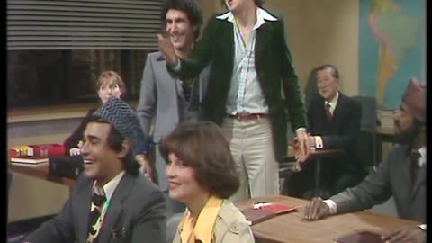 MIND YOUR LANGUAGE S01E11 - A Point of Honour