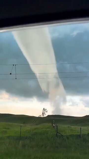 Love All Life Always #249 - The Formation Of A Tornado Caught On Video - Pretty Incredible!