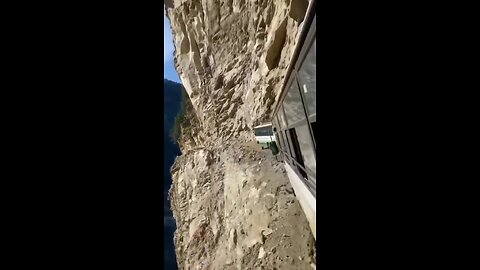 I kid you not!!! I couldn't watch this video!!! 😱😱😱