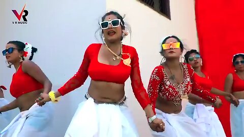 नदिया के पीछे सैया डोले नैया डोले