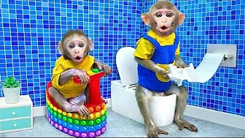 KiKi Monkey help Naughty Baby experience Poop In Toilet