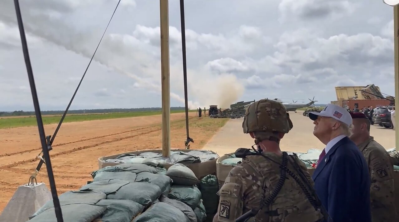 TRUMP❤️🇺🇸🥇🪽🕺ATTENDS U.S. ARMY WEAPONS🤍🇺🇸🏅🪽👨‍🚀DEMONSTRATION AT FORT BRAGG💙🇺🇸🏅🪽🚠🏣💫