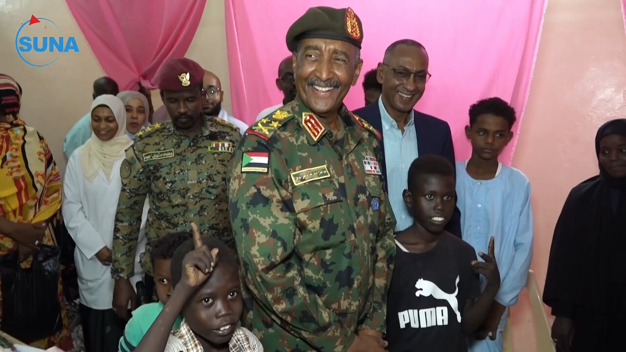 Al-Burhan visits Al-Naw Teaching Hospital and praises the medical staff