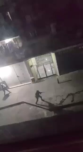 🇻🇪🪖📝 — FANB Soldiers spotted moving armed in Caracas