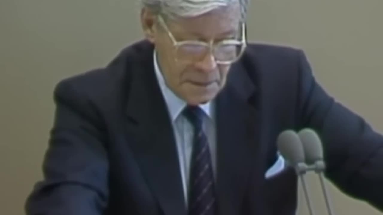 Helmut Schmidt zu seinen Erlebnissen im 2 Weltkrieg. Einer der intelligentesten Politiker den...
