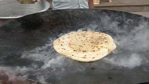 Street Food Simplicity: The Art of Perfect Chapati & Roti 🍲✨
