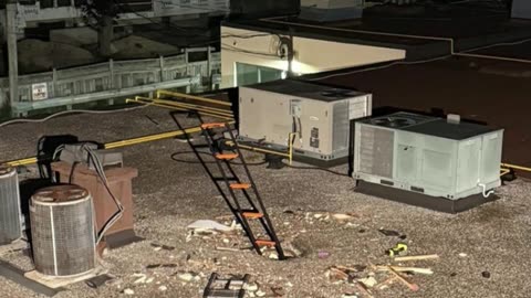 Burglars bust through roof to break into business in Ontario town