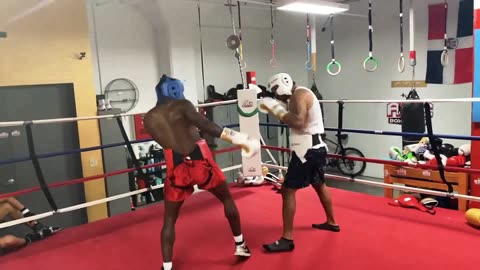 🏆🥊 Guy Off the Street Asks Boxing Coach for a Challenge! | FCN