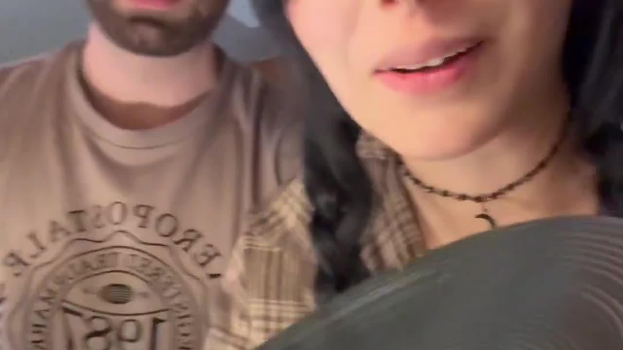 Couple Tests Walmart Ice Cream Sandwich Conspiracy. "It Doesn’t Melt!"