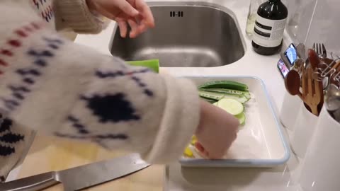 VLOG Cozy End of Year Life With Food Journaling and New Clothes