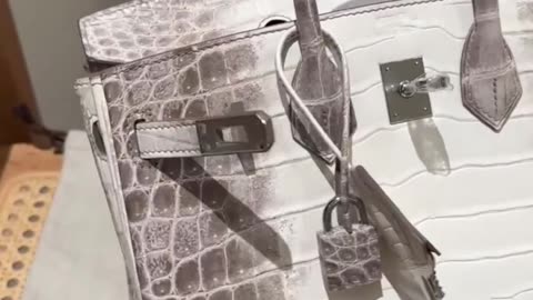 “Kylie Jenner’s $432K Birkin Bag is INSANE 💎🔥” #shortvideo #KylieJenner