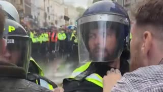 Keir Starmer's police beat up British patriots in London.