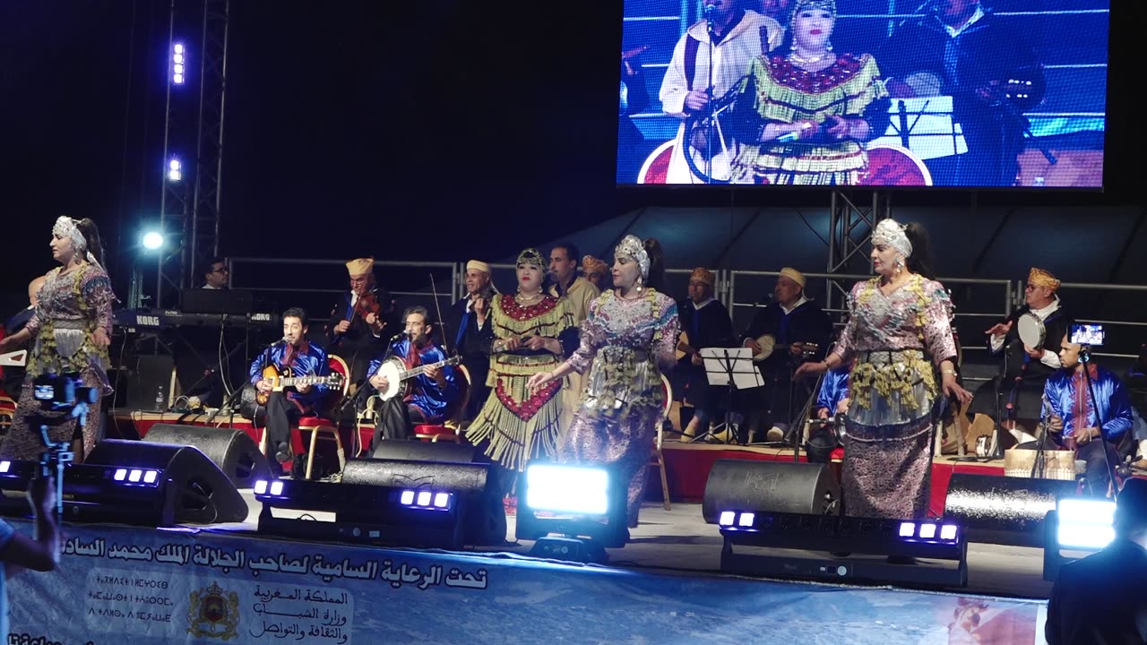 تاونات تستمتع برقصات عائشة تشنويت على إيقاع احبابي اصحابي وجدو راسكم لفراجة #المغرب #تاونات