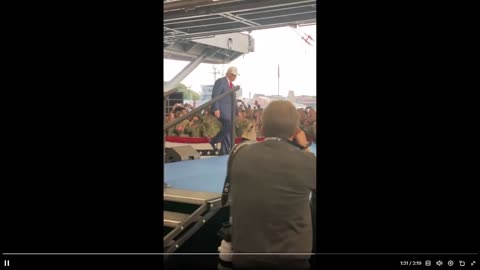 Tổng tư lệnh đến Căn cứ Hải quân Yokosuka trên tàu USS George Washington.