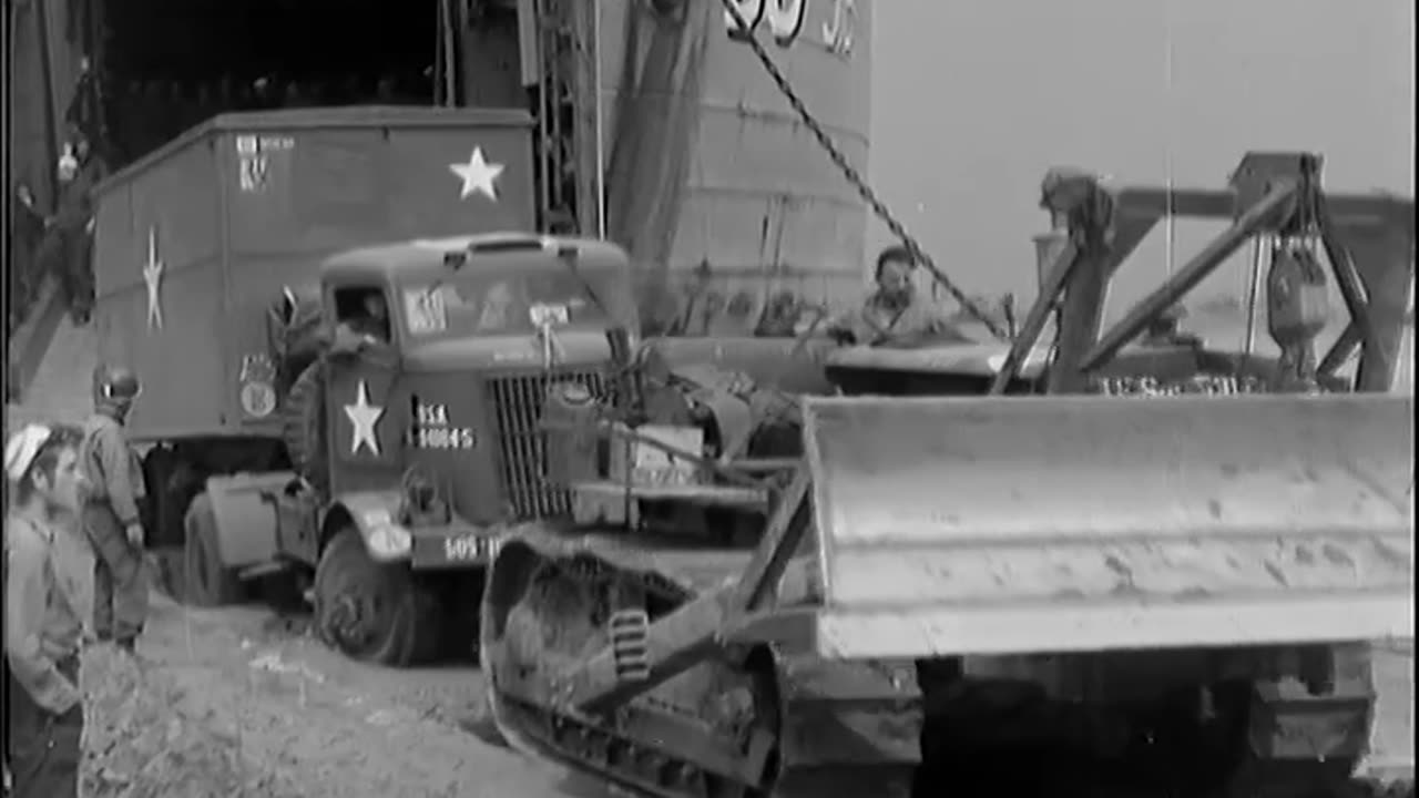 CARGO CHANGING POIN... - CARGO CHANGING POINT FROM DUKWS TO CARGO TRUCKS, UTAH BEACH, - 111-adc-1338