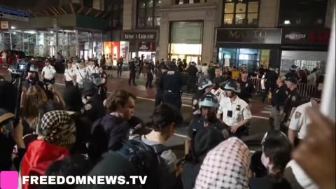 RIOTERS now FIGHTING WITH OFFICERS outside Federal building in NYC.