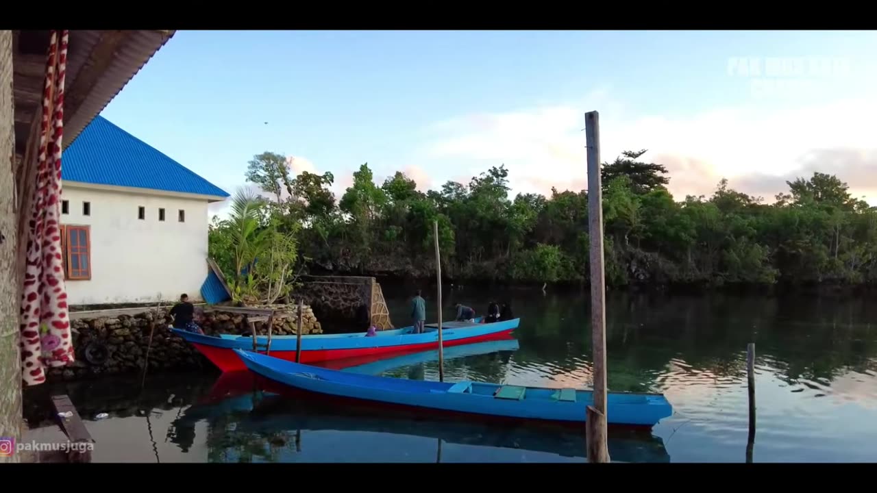 Go for a walk in Tanjung Batu Langara Village, Wawonii Island, Indonesia