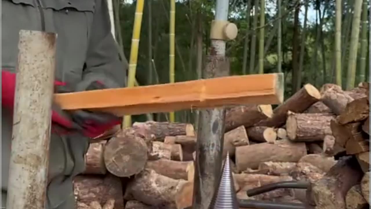 "Unbelievable Machine That Splits Wood Like Butter!" 🧈🪵⚡#shorts