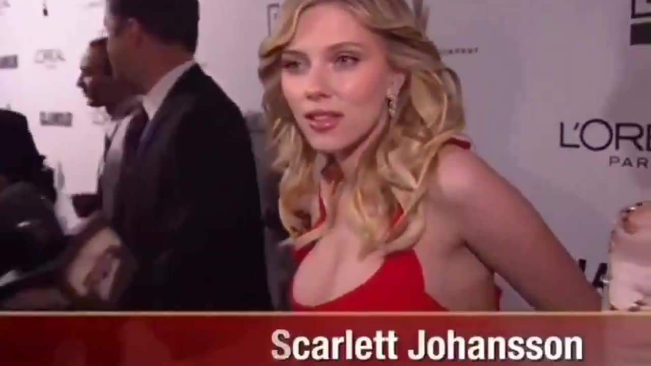 A woman completely disappears behind Scarlett Johansson on the red carpet
