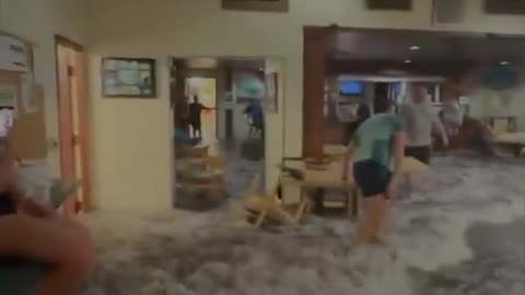 Huge waves causing chaos in Marshall Islands