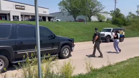 BREAKING: ICE raids Glenn Valley Foods in Omaha, bystanders attempt to stop