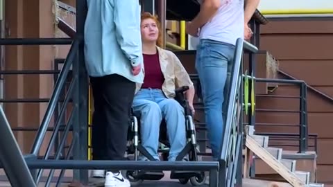 Strangers Assist Woman in Wheelchair Down Stairs: Heartwarming Act of Kindness
