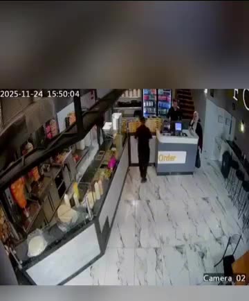 A female driver lost control and went into a Shawarma store in Hebron.