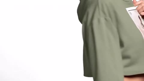 ¿Estás lista para conquistar tu día con estilo? ¡Descubre la sudadera perfecta! #moda #determinada