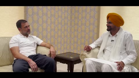 Rahul Gandhi Meets Sidhu Moose Wala’s Father | Emotional Tribute & Conversation