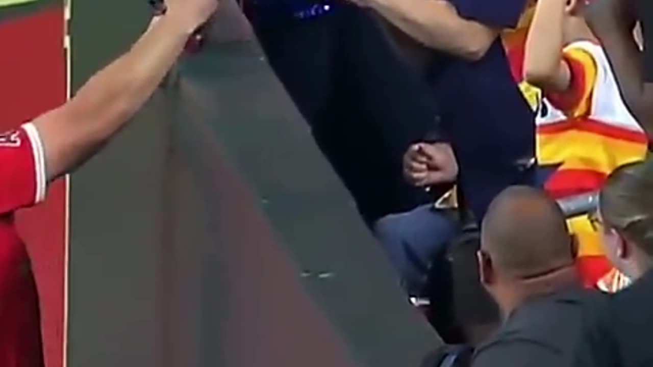 Mike Trout struggles with a fan