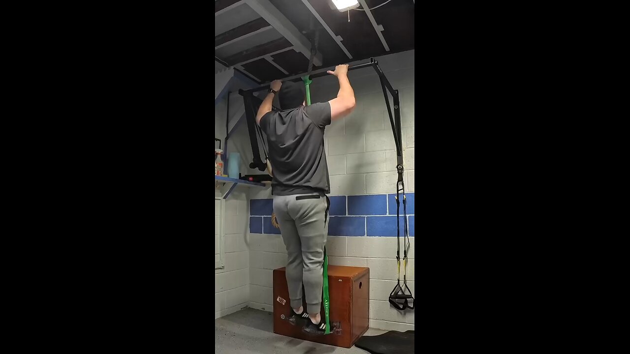 When Your Resistance Band Has One Job… and Still Fails 💀💥