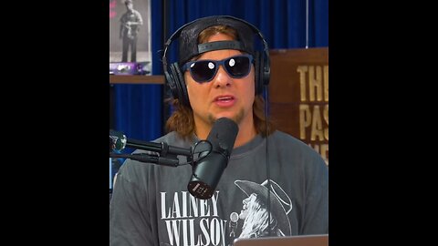 Your mama raised you. Theo Von is crazy😂😂😂 #theovon #mama #countryrap