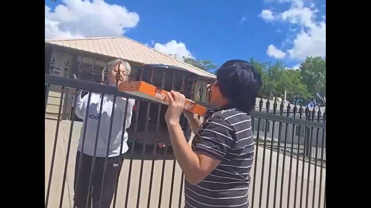 IP2 Stories - Krispy & Coke Troll At The Breaking Bad House