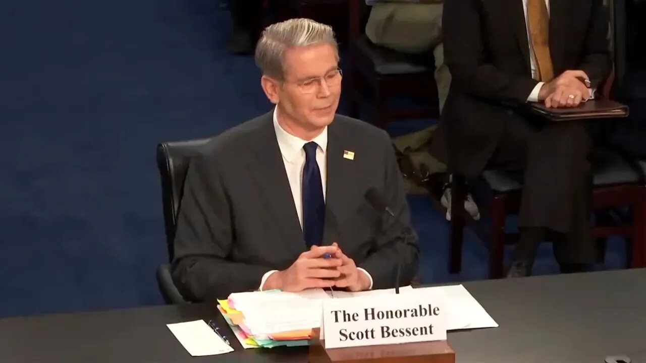 Trump official COLLAPSES when asked “who pays the tariffs?”