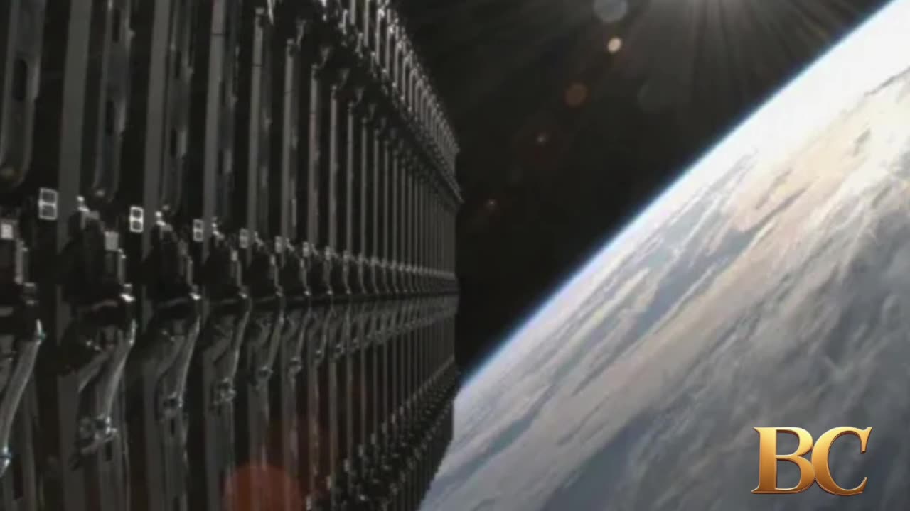 SpaceX will lower Starlink satellites to reduce collision risk