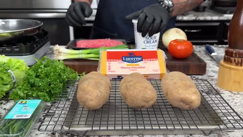 Better Than a Taco？! Try These Taco Stuffed Baked Potatoes