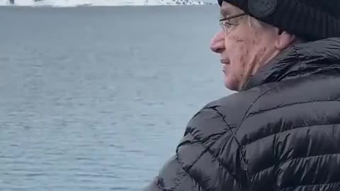 “ It's time to end our addiction to fossil fuels that is accelerating climate change." 🤡