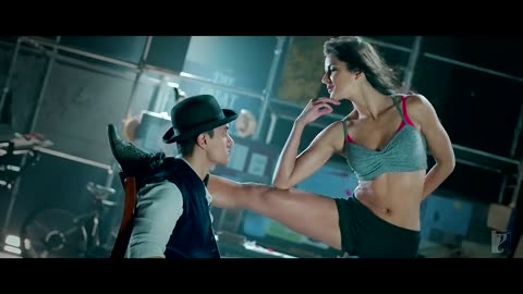 Kamli Song Dhoom 3 Katrina Kaif Aamir Khan Sunidhi Chauhan Pritam Amitabh Bhattacharya